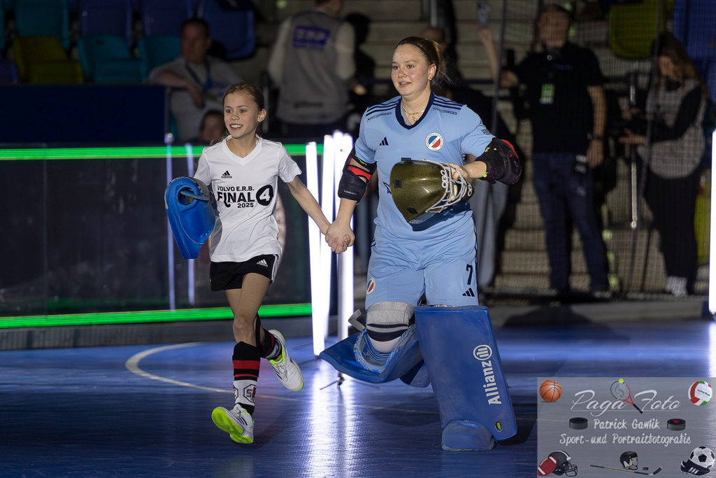 Volvo E.R.B. Final 4 Halbfinale Frauen: Mannheimer HC - Düsseldorfer HC, 25.01.2025 | Leonie Weissenberger / Weißenberger (Mannheimer HC #7), Mannheimer HC - Düsseldorfer HC, Frankfurt, Süwag Arena, 25.1.2025 - Realisiert mit Pictrs.com