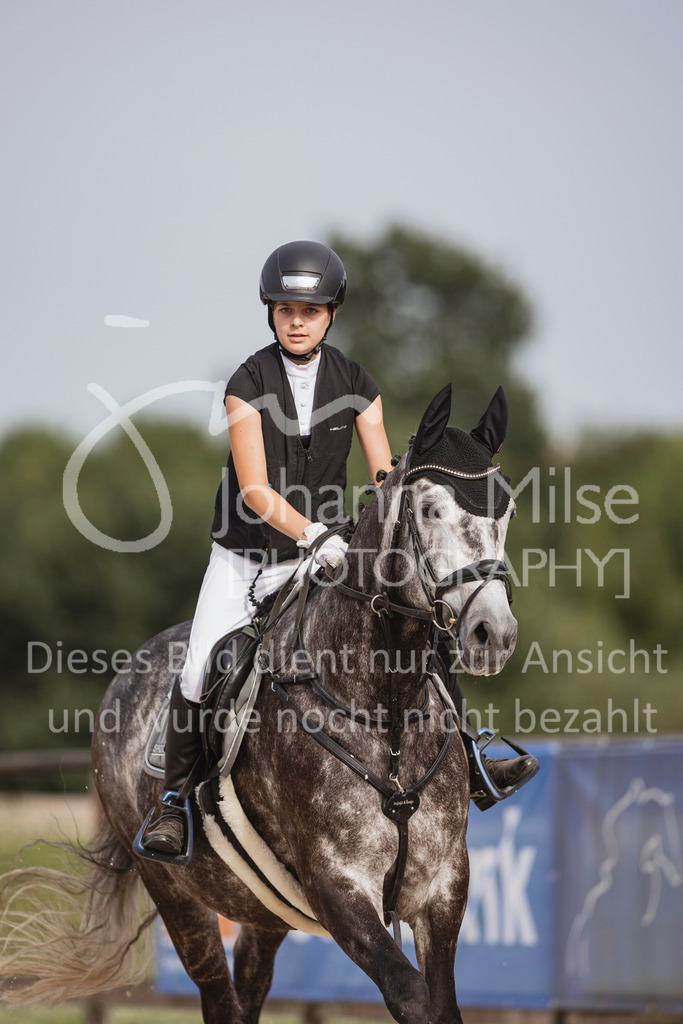 240629_LüPfSpTa_Stil-E-435 | Deine schönsten Turniermomente als professionelle Fotos! Entdecke hochwertige Pferdesport-Fotografie im Online-Shop. Jetzt Fotos finden & bestellen!