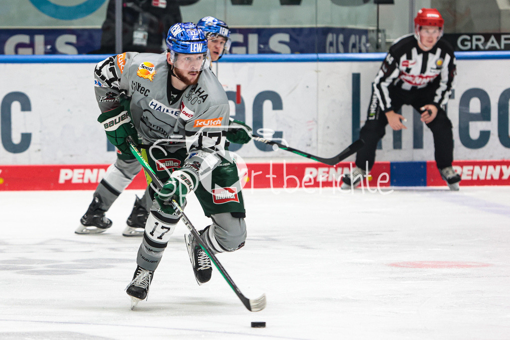 Augsburger Panther - Iserlohn Roosters | Ryan KUFFNER (AEV #17) am Puck
