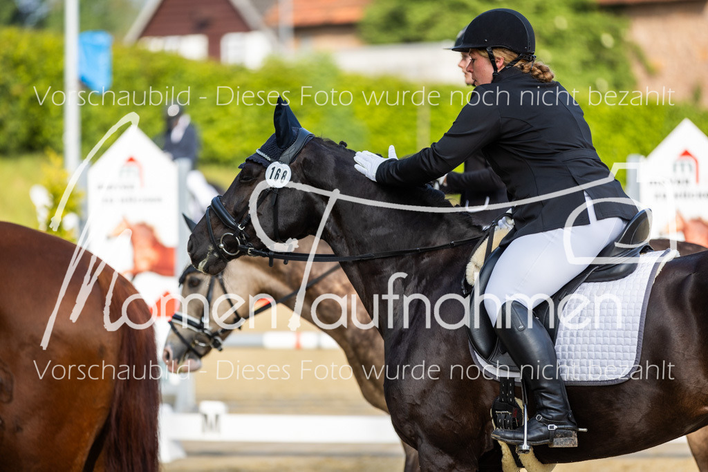 Donop24-A-Dre-031 | MomenTaufnahmen Pferdesportfotos