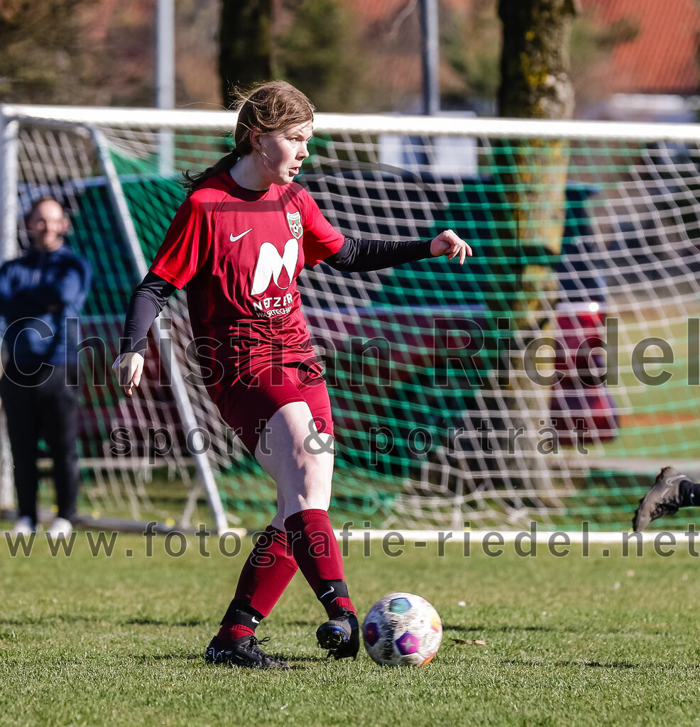 2024-02-25_032_FC_Schwaig_gegen_TSV_Eching | Oberding, Deutschland, 25.02.2024:
Fußball, Bezirksliga 2023 / 2024, Testspiel, FC Schwaig gegen TSV Eching, Endergebnis: 0:5

Emily Grimes (FC Schwaig, #13)

Foto: Christian Riedel / fotografie-riedel.net