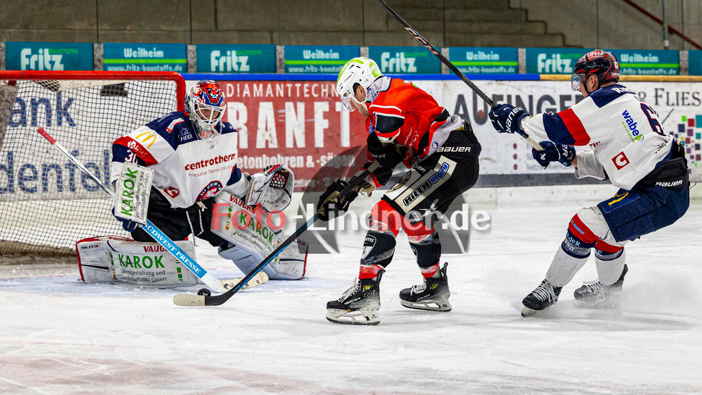 TSV Peißenberg Miners vs VfE Ulm/Neu-Ulm DEVILS | Eishockey Bayernliga 2023/2024, TSV Peißenberg Miners vs VfE Ulm/Neu-Ulm DEVILS, 20240128,
Tor in Unterzahl von Valentin HÖRNDL (Miners 18),
2024-01-28 in Peißenberg (Eisstadion)
18 Valentin HÖRNDL (Miners 18), 30 Maximilian GUßBACHER (DEVILS Goalie 30), 67 Simon KLINGLER (DEVILS 67)
Copyright: WolfgangxLindner foto-lindner.de