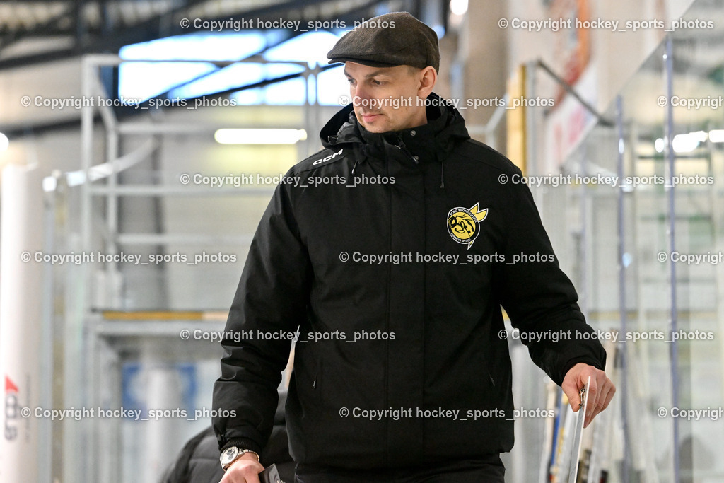 ESC Steindorf vs. EC Hornets Spittal 25.2.2024 | Headcoach EC Hornets Spittal ORZETEK Florian, ESC Steindorf vs. EC Hornets Spittal 25.2.2024, ESC Steindorf vs. EC Hornets Spittal 25.2.2024 am 25.02.2024 in Steindorf (Ossiachersee Halle), Austria, (Photo by Bernd Stefan)