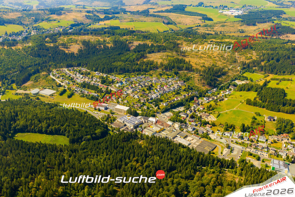 Schrägluftbild  Kleintettau  Tettau - Das Luftbild wurde 2025 vom UL-Flugzeug heraus erstellt (ohne Drohne- keine Drohnenaufnahme ) - Hochauflösende Luftaufnahme -Nicht vergleichbar mit Google Maps oder Satelittenbilder- Die Geschenkidee !Mit Lizenz und Bildrechte bestellbar