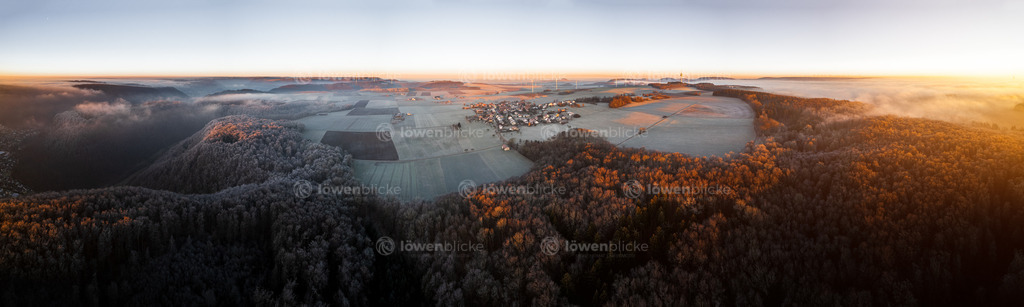 Stötten am frühen Morgen bei heraufziehendem Nebel | löwenblicke | shop