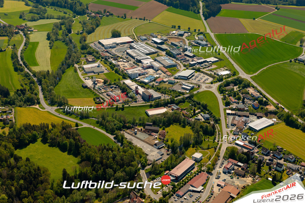 Das Luftbild zeigt :  Erbendorf - Die Luftaufnahme wurde 2024 vom UL-Flugzeug aus erstellt ( keine Drohne ) - Hochauflösende Luftaufnahme - Für grossformatige Ausdrucke geeignet. Die Geschenkidee !Mit Lizenz und Bildrechte bestellbar