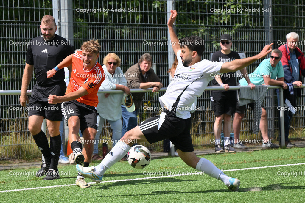 PSV Neumünster vs VfR Neumünster | Abbas Sharba (TSVK #6) vs Michel Feldkamp (Heikendorf #18) / Fußball-Landesliga Männer 2026/2027 / TSV Kronshagen vs Heikendorfer SV / 01.08.26 - Realisiert mit Pictrs.com