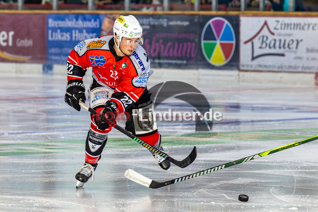 Testspiel TSV Peißenberg Miners vs ESC Kempten Sharks | Eishockey Bayernliga Vorbereitung 2023/2024, Testspiel TSV Peißenberg Miners vs ESC Kempten Sharks
Sinan ONDÖRTOGLU (Miners 22) in Aktion,
2023-09-10 in Peißenberg (Eisstadion)
22 Sinan ONDÖRTOGLU (Miners 22)
Copyright: FotoLindnerWJL