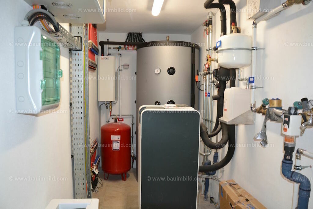 bib-lg16-heizung-0090 | Nach LV-Leistungsgruppen sortierte Detailfotos über den Bau eines Hauses. Alle Hausbau-Bilder direkt vom Urheber und Autor der Website Haus-Selber-Bauen.com