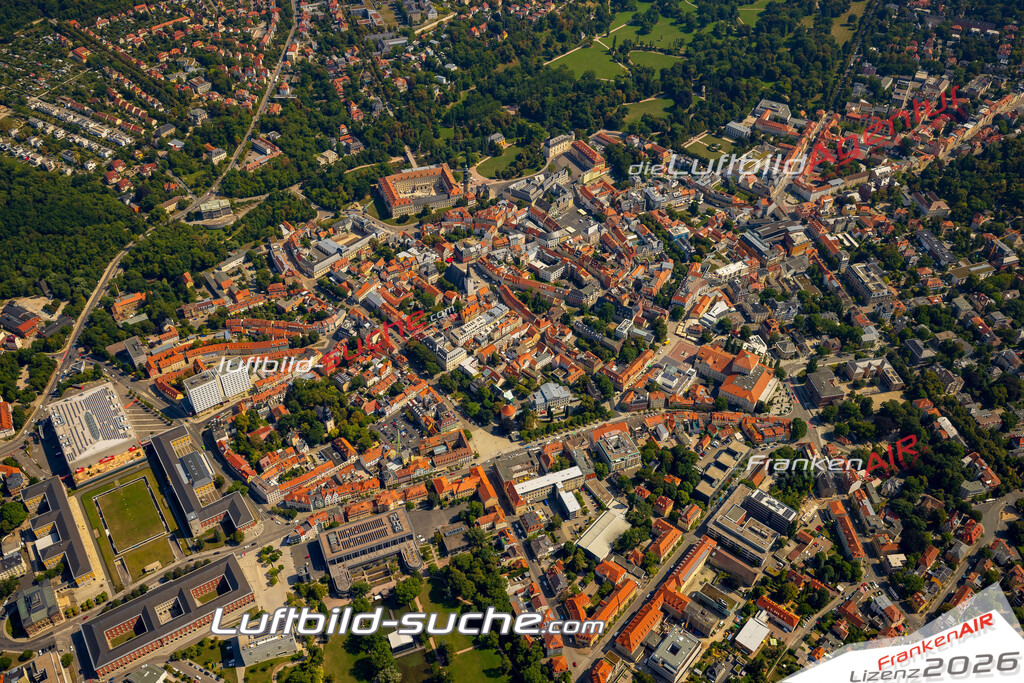Luftbild der Stadt Weimar - Die Luftaufnahme wurde 2025 vom UL-Flugzeug heraus erstellt ( keine Drohne ) - Hochauflösende Luftaufnahme - für professionelle Ausdrucke geeignet. Die Geschenkidee !Hier alle&nbsp;Infos zur Lizenzierung der LuftaufnahmeWir fliegen auch dieses Jahr wieder in Ihre Region um Luftbilder zu erstellen.- Luftbild anfragen