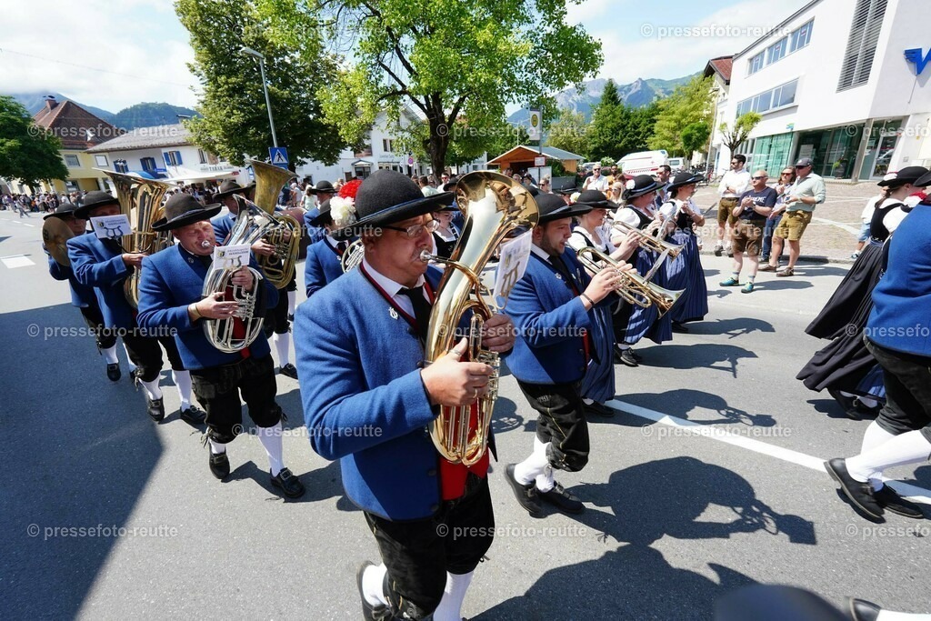 11d-HAESELGEHR-Bundesmusikfest-2023-Juni16-Reutte-DSC01794 | Info aus dem Bezirk Reutte/Ausserfern Tirol sowie eine umfangreiche Bilddatenbank über die gesamte Region: Lechtal, Talkessel Reutte, Tannheimertal, Zwischentoren. Lech, Plansee, Zugspitze, Grenztunnel, B179, Fernpassstraße, Verkehr, Lawinen, Tradition, - Realisiert mit Pictrs.com