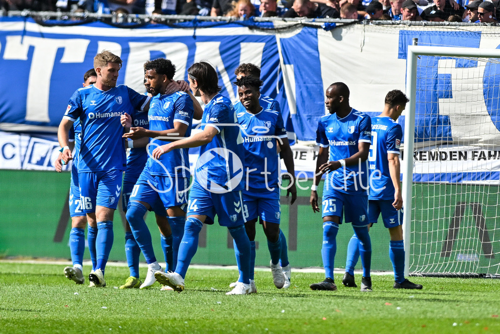 1. FC Magdeburg - Fortuna Düsseldorf | Jubel der Magdeburger nach dem Treffer zum 2-1 durch Xavier AMAECHI (1. FC Magdeburg 20) / Tor / Torschuetze / Freude / Happy / 2. Bundesliga: 1. FC Magdeburg - Fortuna Duesseldorf, Avnet-Arena am 18.05.2025 / DFL REGULATIONS PROHIBIT ANY USE OF PHOTOGRAPHS AS IMAGE SEQUENCES AND/OR QUASI-VIDEO