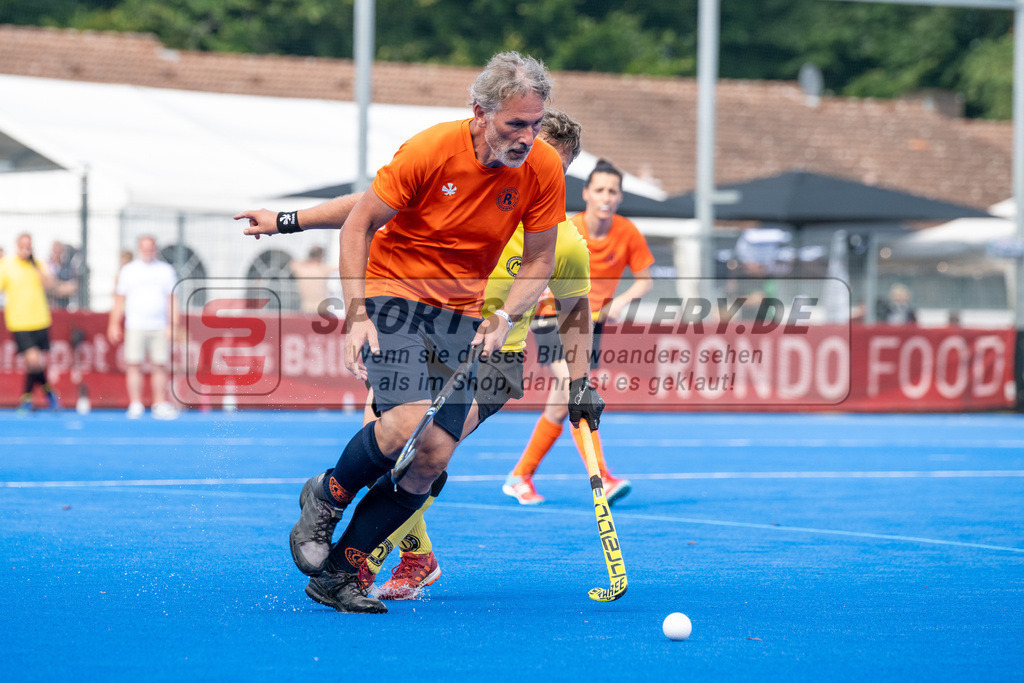 SFE_20240817_0141 | Krefeld, Deutschland, 17.08.2024:  European Cup for Recreational Hockey Players im KTHC Stadion Rot-Weiss Köln Tennis and Hockey Club am 17.08.2024 in Krefeld, Deutschland. (Foto von Stephan Fehrmann)Krefeld, Germany, 17.08.2024: European Cup for Recreational Hockey Players in KTHC Stadion Rot-Weiss Köln Tennis and Hockey Club at 17.08.2024 in Krefeld, Deutschland. (Foto from Stephan Fehrmann)