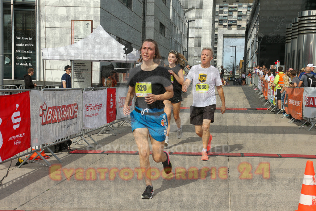 250920_1333_EX1_5498 | Sportfotografie im Rhein-Sieg Kreis, Köln, Bonn, NRW, Rheinland Pfalz, Hessen, etc. Unser Tätigkeitsfeld umfasst den Laufsport vom Volkslauf über den Marathon, Duathlon, Triathon bis zum Ultralauf wie Kölnpfad Ultra oder Schindertrail.