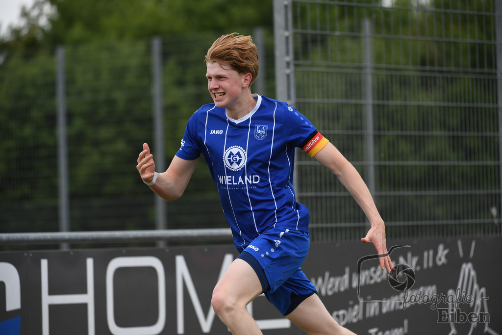 FC Rastede-JSG Esens/Dornum | B-Jugend Bezirksliga; FC Rastede (blau)-JSG Esens/Dornum (weiß) am 24.05.2025 in Rastede (Sportanlage Kötterswegs), Photo: Philip Eiben 2025 - Realisiert mit Pictrs.com