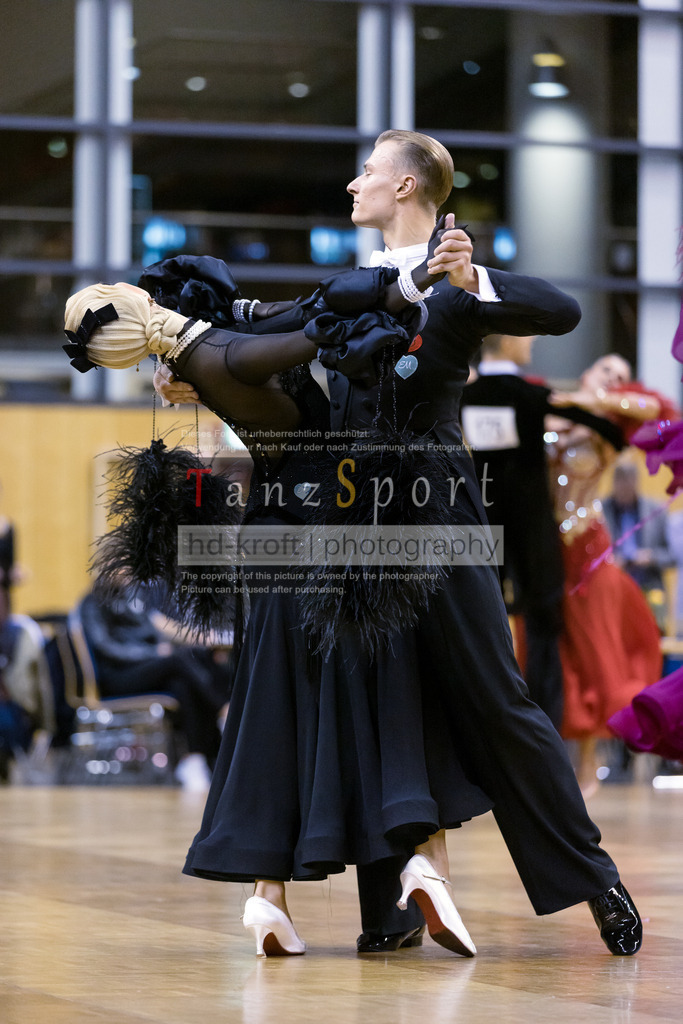20241102_DM_HGR_Std_10144 | Tanzsportbilder, Standardtanz, Lateintanz, WDSF, DTV, LTVB, dancecomp, goc, hessen tanzt, blaues band der spree, walzer, tango, wiener walzer, slowfox, quickstepp, samba, rumba, cha-cha-cha, paso doble. jive, hd-kroft photography, turniertanzsport