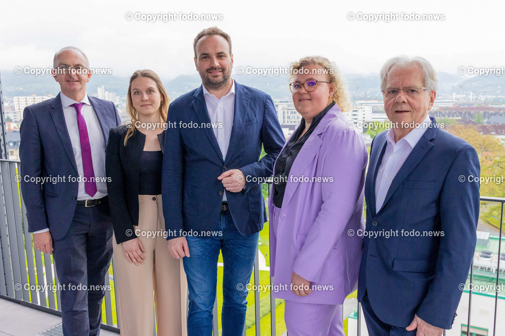 BKAÄ-Enquete_ JKU Med Campus I_ 10.05.2023-15 | 10.05.2023, Linz, AUT, JKU medLOFT, Arbeitsplatz Spital, wie die Jungen künftig arbeiten wollen, im Bild Bernd Lamprecht (Primar, Vorstand der Klinik für Lungenheilkunde am Kepler Universitätsklinikum), Cornelia Sitter (Turnusärztin in Steyr), Michael Sacherer (Präsident der Ärztekammer Steiermark), Nicole Sophie Brunner (Vorsitzende der ÖH-Med Wien), Reinhold Popp (Univ. Prov., Zukunftsforscher)