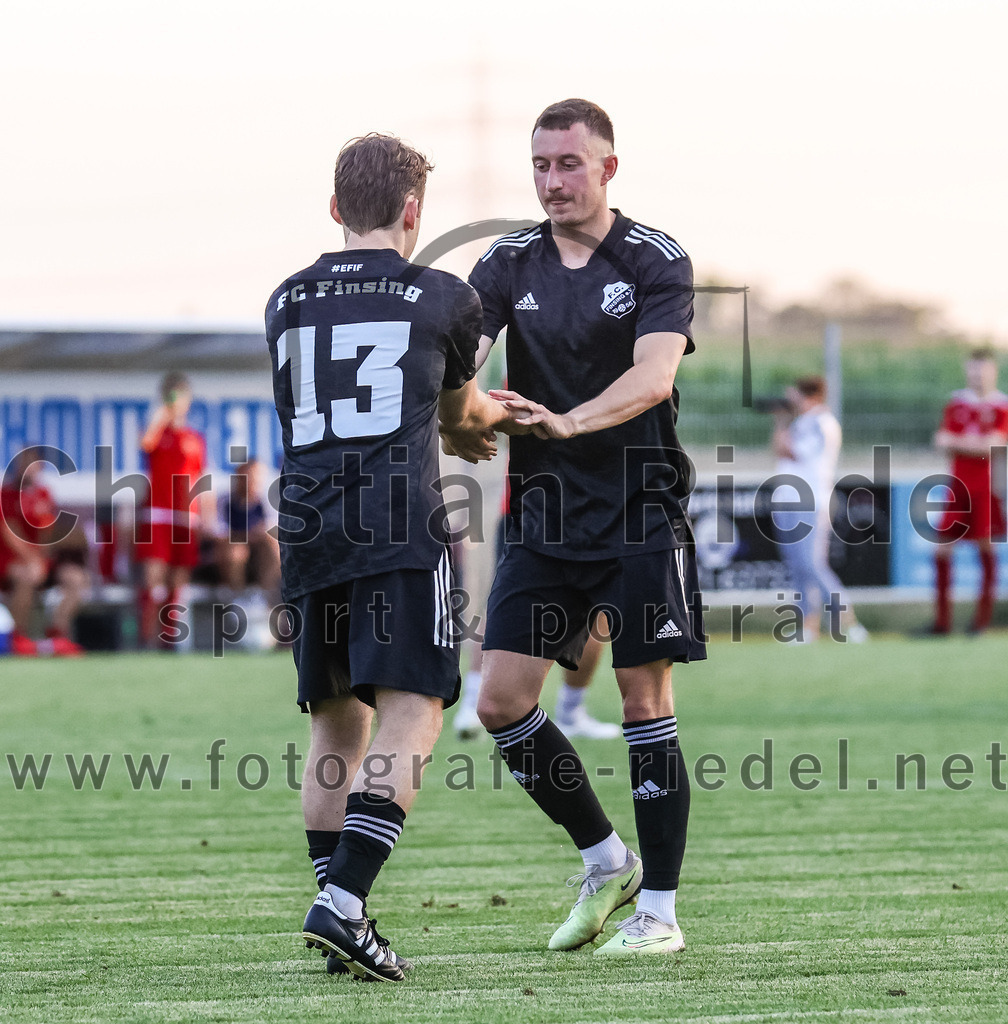 2023-07-20_008_FC_Finsing_gegen_TSV_Wartenberg | Finsing, Deutschland, 20.07.2023:
Fußball, Kreisliga 2023 / 2024, Testspiel, FC Finsing gegen TSV Wartenberg, Endergebnis: 1:0

Patrick Forchhammer (FC Finsing, #13), Kilian Schmitt (FC Finsing, #8)

Foto: Christian Riedel / fotografie-riedel.net