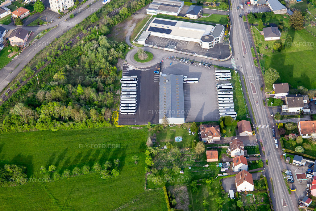 Aerial view: Staub Voyages, botek SAS in Rohrbach-lès-Bitche in the state Moselle, France. – Photo: IMG_140431.jpg taken on 04/30/2024 by Werner Riehm/FLY-FOTO.com – Resolution of the original: 4929 x 3286 px – WWW.BOTEK.FR