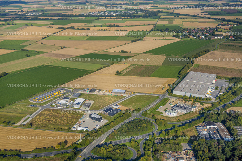 Soest230806212 | Luftbild, Gewerbegebiet Süd-Ost, Wasserfuhr Straße mit DHL, Alfred Druck, Münstermann GmbH mit Baustelle, Wiesen und Felder Fernsicht, Soest, Soester Börde, Nordrhein-Westfalen, Deutschland
