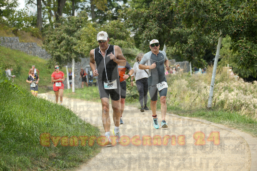 250824_1342_EX1_3345 | Sportfotografie im Rhein-Sieg Kreis, Köln, Bonn, NRW, Rheinland Pfalz, Hessen, etc. Unser Tätigkeitsfeld umfasst den Laufsport vom Volkslauf über den Marathon, Duathlon, Triathon bis zum Ultralauf wie Kölnpfad Ultra oder Schindertrail.