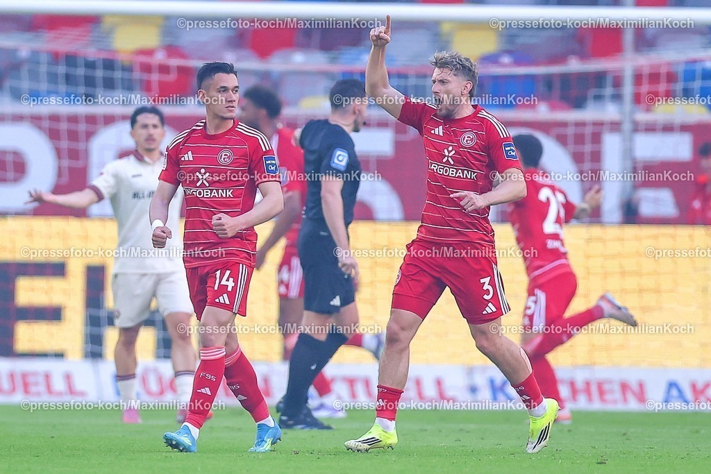 F9524042601025 | 24.04.2026, Fußball, Fortuna Düsseldorf - SC Dynamo Dresden, 2. Fußball Bundesliga, Herren, Merkur Spiel-Arena, 31. Spieltag, Saison 2025 2026: Torjubel nach dem Tor zum 2:0  durch Torschütze Emmanuel Iyoha&nbsp;(Fortuna Düsseldorf #19)  im Bild Sotiris Alexandropoulos&nbsp;(Fortuna Düsseldorf #14) Christopher Lenz&nbsp;(Fortuna Düsseldorf #03) DFB regulations prohibit any use of photographs as image sequences and or quasi-video.