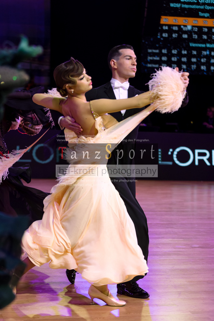 20241215_WDSF_Int_Open_Std-Riga-8727 | Tanzsportbilder, Standardtanz, Lateintanz, WDSF, DTV, LTVB, dancecomp, goc, hessen tanzt, blaues band der spree, walzer, tango, wiener walzer, slowfox, quickstepp, samba, rumba, cha-cha-cha, paso doble. jive, hd-kroft photography, turniertanzsport