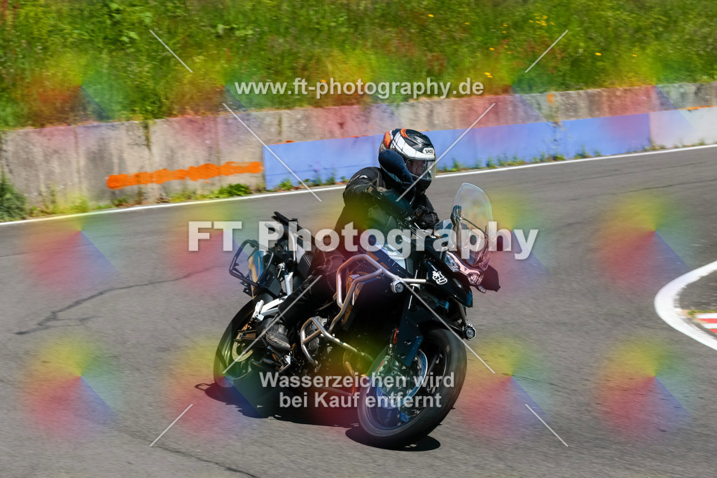 Moto-TeamOBK-22515 | Hier findet Ihr Bilder von Touristenfahrten auf der Nürburgring Nordschleife oder von anderen Veranstaltungen die ich besucht habe. Viel Spass beim Durch Schauen 