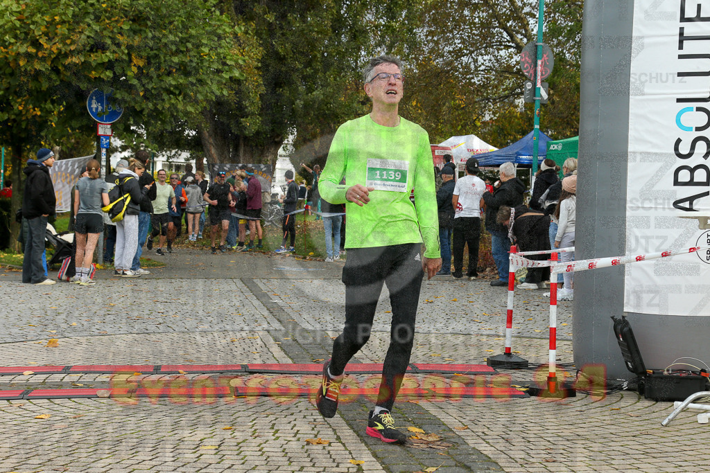 241020_1110_EX1_1253 | Sportfotografie im Rhein-Sieg Kreis, Köln, Bonn, NRW, Rheinland Pfalz, Hessen, etc. Unser Tätigkeitsfeld umfasst den Laufsport vom Volkslauf über den Marathon, Duathlon, Triathon bis zum Ultralauf wie Kölnpfad Ultra oder Schindertrail.