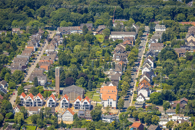 Muelheim230704555 | Luftbild, Neubau Reihenhaussiedlung Lindenhof,  ehemalige Christuskirche, Wohngebiet Schneisberg mit begrüntem Innenhof, Saarn - West, Mülheim an der Ruhr, Ruhrgebiet, Nordrhein-Westfalen, Deutschland