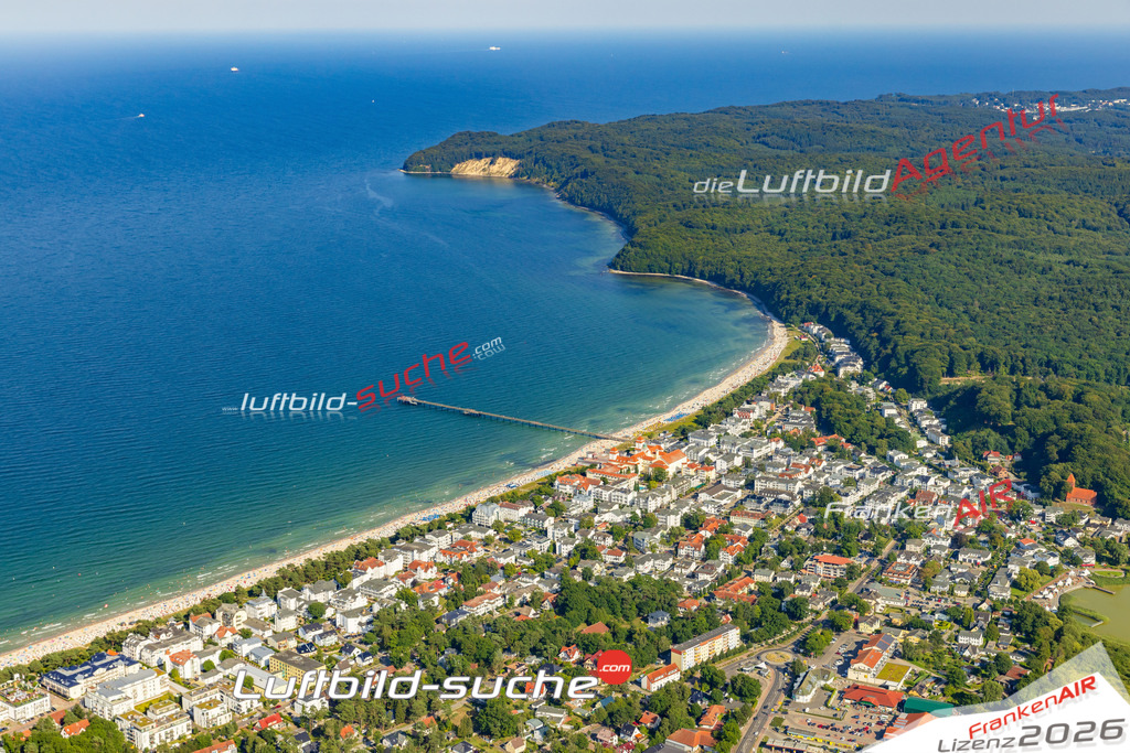 Stadt Binz von Oben- Die Luftaufnahme wurde 2025 vom UL-Flugzeug heraus erstellt ( keine Drohnenaufnahme ) - Hochauflösende Luftaufnahme - für Wandbilder und großformatige Ausdrucke geeignet. Das besondere Geschenk!Hier alle&nbsp;Infos zur Lizenzierung der LuftaufnahmeWir fliegen auch dieses Jahr wieder in Ihre Region um Luftbilder zu erstellen.- Luftbild anfragen