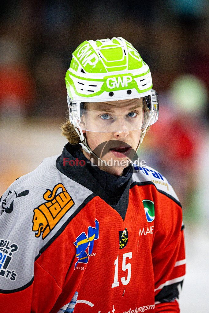 TSV Peißenberg MINERS gegen EHC Königsbrunn PINGUINE | Eishockey Bayernliga Herren Playoffs Viertelfinale 2024/25 - Spiel 6 von 7, TSV Peißenberg MINERS gegen EHC Königsbrunn PINGUINE, 20250221,Ryan MURPHY (MINERS 15) Portrait, Freisteller, Hochformat,2025-02-21 in Peißenberg (Eisstadion Peißenberg)Ryan MURPHY (MINERS 15)Copyright: WolfgangxLindner foto-lindner.de