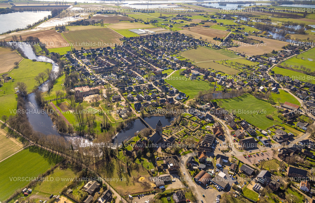 Rees240312053 | Luftbild, Renne Gewässer und Wohngebiet Wohnsiedlung Mehr mit St. Vincentius Kirche, Mehr, Rees, Nordrhein-Westfalen, Deutschland