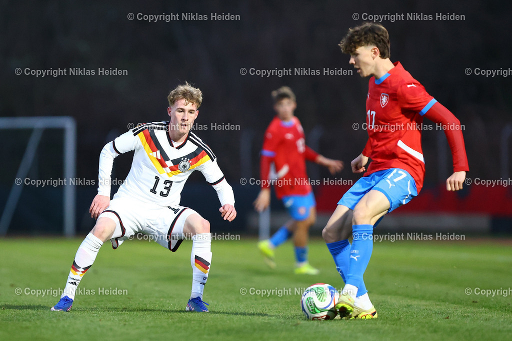 NH_DeutschlandU20_TschechienU20_Länderspiel_26032026 | #13 Mika Haas (Deutschland U20), #17 Vojtech Hranos (Tschechien U20)Fußball I Junioren I Länderspiel (Nationalmannschaft) I Saison 2025-2026 I Freundschaftsspiel I Deutschland U20 - Tschechien U20 I 26.03.2026 I Poststadion Berlin