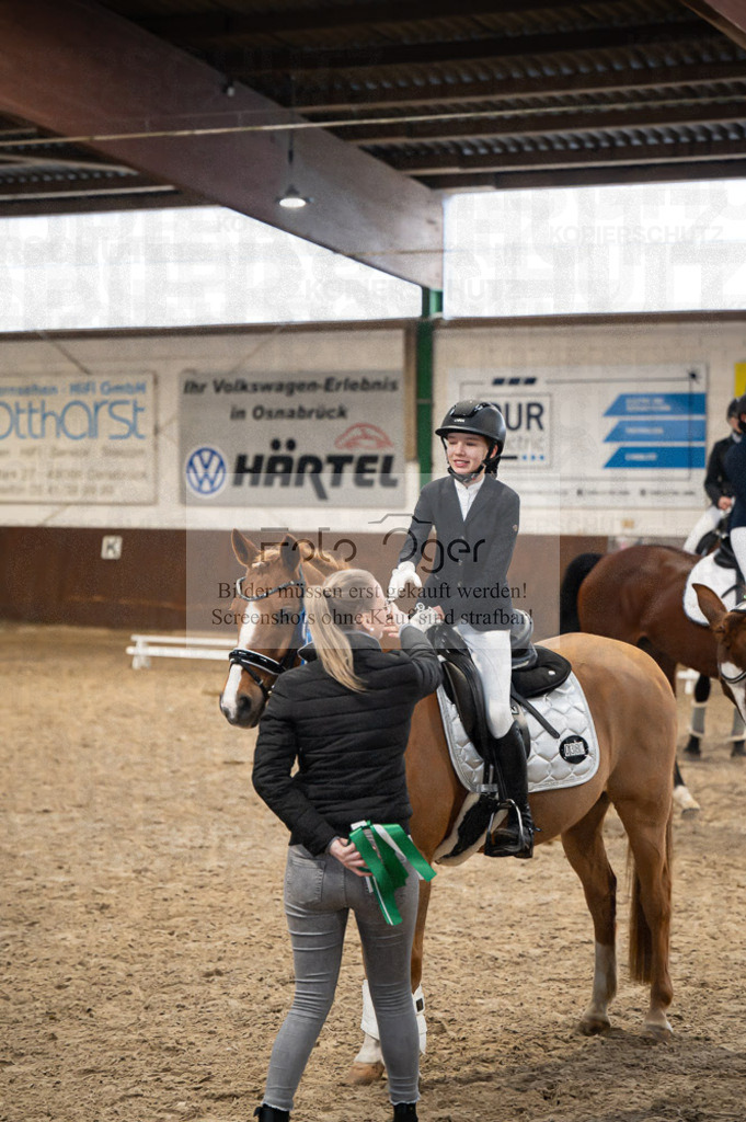 Hallenreittunier Voxtrup 2023 | Entdecke hochwertige Reitturnierfotos von Foto Oger. Professionell, emotional und authentisch – jetzt Lieblingsmomente im Shop bestellen.Deutschlandweite Turnierfotografie. - Realisiert mit Pictrs.com
