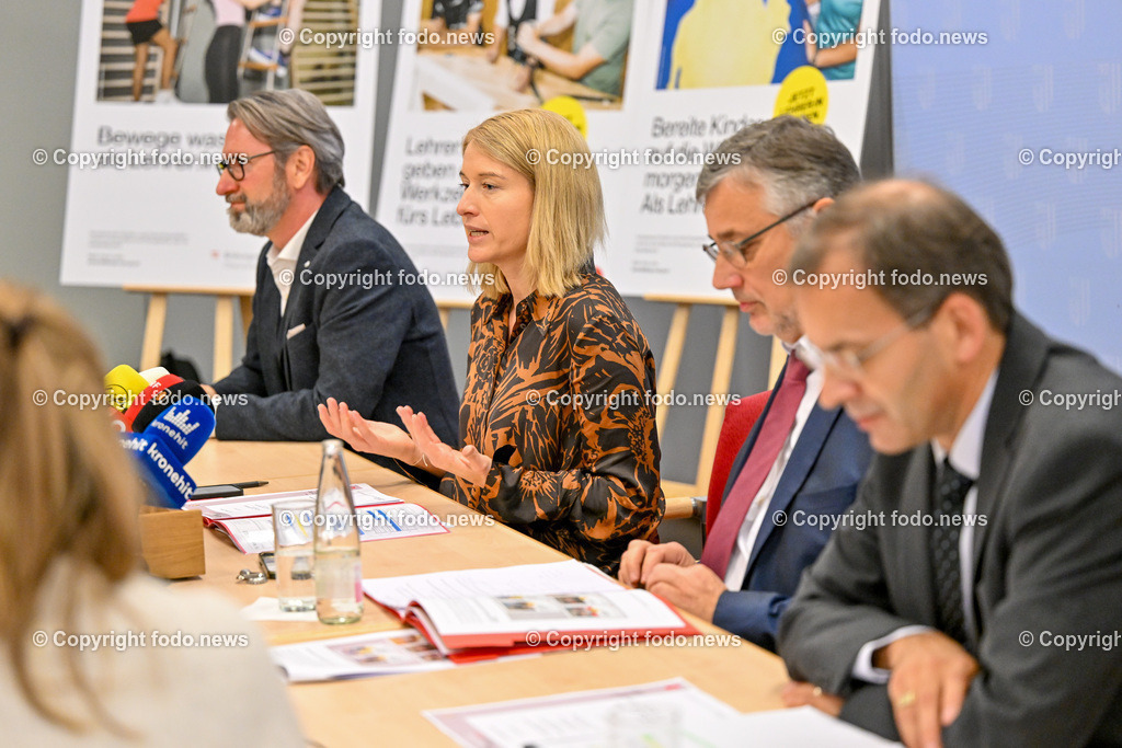 Pressekonferenz mit LH-StvIn Christine Haberlander (VP)_ Zukunft gestalten. Lehrer-in werden_ 15.11.2023-1 | 15.11.2023, Presseclub Linz, AUT, Pressekonferenz mit LH-StvIn Christine Haberlander (VP), Zukunft gestalten. Lehrer/in werden. Wir werben um Dich, Kampagnen-Praesentation des Landes Oberoesterreich und der Bildungsdirektion im Bild Christian Roessner (Quereinsteiger und Lehrer an der MS Muenichholz), LH-StvIn Christine Haberlander (VP), Alfred Klampfer (Bildungsdirektor Ooe), Walter Vogl (Rektor der Paedagogischen Hochschule Ooe)
