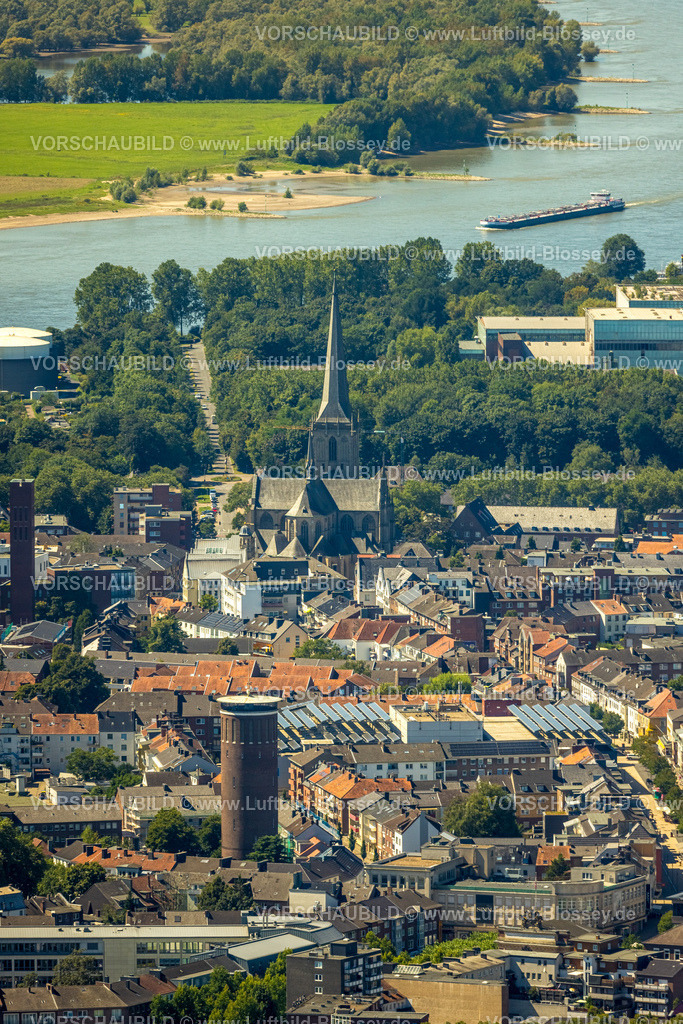 Wesel240802493 | Luftbild, Wohngebiet Ortsansicht Wesel mit evang. Kirche Willibrordi-Dom und Alter Wasserturm. hinten der Fluss Rhein, Wesel, Ruhrgebiet, Niederrhein, Nordrhein-Westfalen, Deutschland