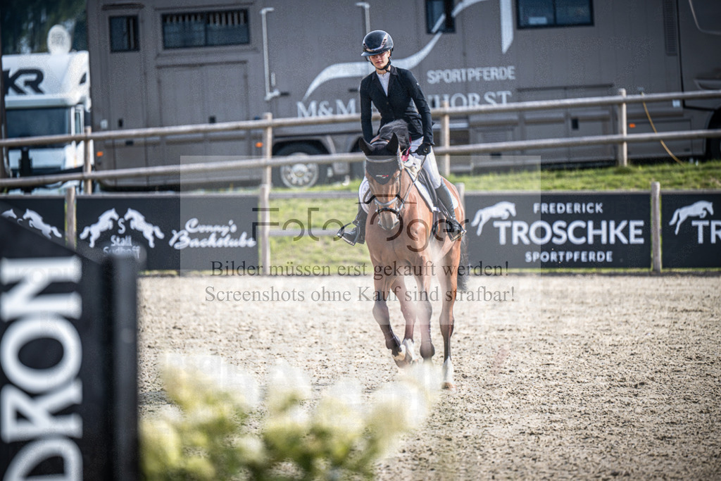 DOS_8413 | Entdecke hochwertige Reitturnierfotos von Foto Oger. Professionell, emotional und authentisch – jetzt Lieblingsmomente im Shop bestellen.Deutschlandweite Turnierfotografie. - Realisiert mit Pictrs.com