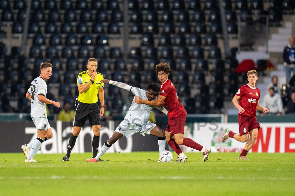 SG Sonnenhof Großaspach vs. Arminia Bielefeld, Fussball, DFB-Pokal, 1. Runde, 22.08.2026 | Franz Bleicher (SG Sonnenhof Großaspach, #04),SG Sonnenhof Großaspach vs. Arminia Bielefeld, Fussball, DFB-Pokal, 1. Runde, 22.08.2026,DFB regulations prohibit any use of photographs as image sequences and/or quasi-video