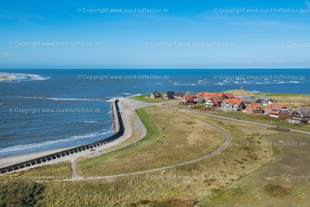 Baltrum_ELS_6336091022 | BALTRUM 09.10.2022 Ortsansicht der Straßen und Häuser der Wohngebiete von West- und Ost- Dorf auf der Nordsee- Insel Baltrum im Bundesland Niedersachsen. Weiterführende Informationen bei: Nordseeheilbad Insel Baltrum. // Town View of the streets and houses of the residential areas in Ostdorf and Westdorf on the North Sea island Baltrum in the state Lower Saxony. Further information at: Nordseeheilbad Insel Baltrum. Foto: Martin Elsen