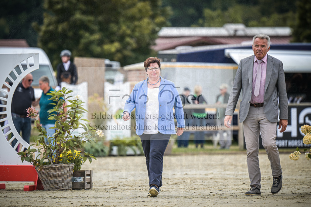 DOS_0071 | Entdecke hochwertige Reitturnierfotos von Foto Oger. Professionell, emotional und authentisch – jetzt Lieblingsmomente im Shop bestellen.Deutschlandweite Turnierfotografie. - Realisiert mit Pictrs.com