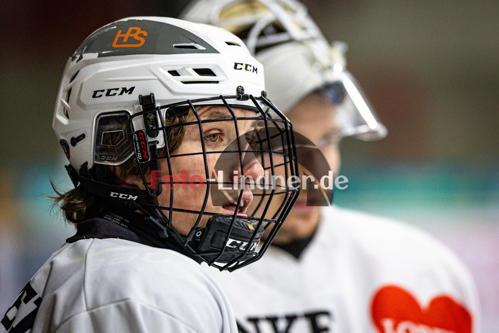 SC Forst NATURE BOYS gegen ESC Hassfurt HAWKS | Eishockey Landesliga Herren Playoffs 2024/25 - Spiel 2 von 4, SC Forst NATURE BOYS gegen ESC Hassfurt HAWKS, 20250222,Simon FEND (Nature Boyz 16) Portrait,2025-02-22 in Peißenberg (Eisstadion Peißenberg)Simon FEND (Nature Boyz 16)Copyright: WolfgangxLindner foto-lindner.de