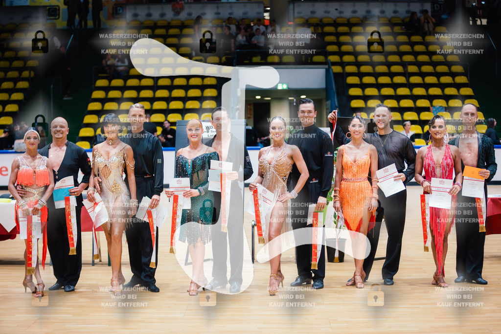 Hessen Tanzt WDSF Open Senior I Latin Siegerehrung-2025-05-17-2574 | Webshop for digital downloads and prints of dance sport, event & show photographer Julian Link - Realisiert mit Pictrs.com