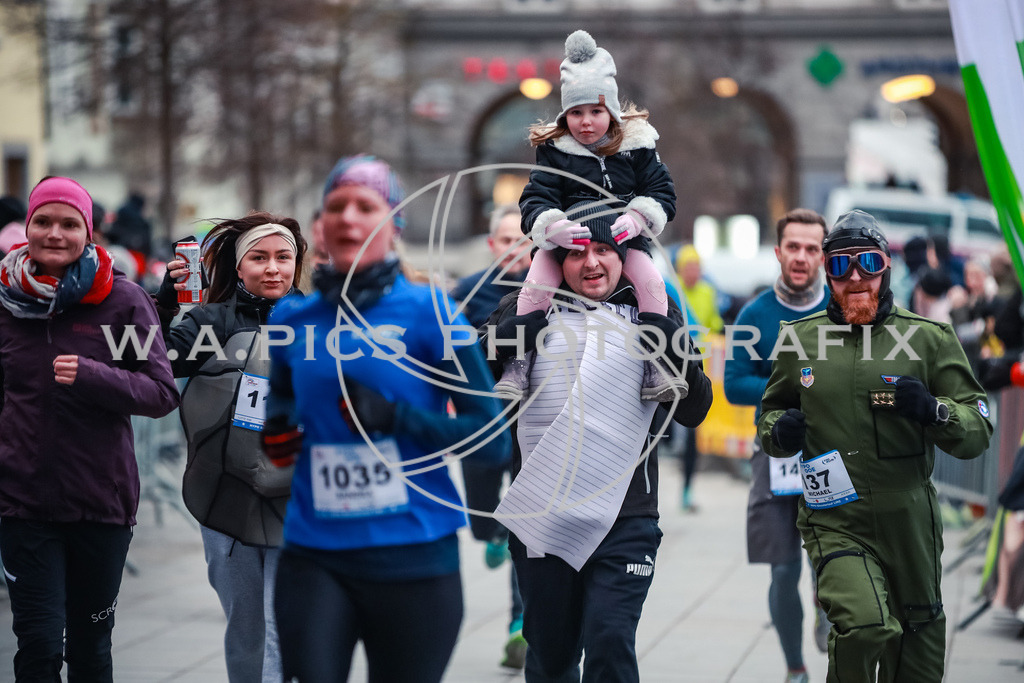 SILVESTERLAUF LINZ 25 | Linz, AUSTRIA, 31. Dezember 25, TRIRUN SILVESTERLAUF LINZ 25 , Image shows: 
Photo: WAPICS / BINDER Manuel