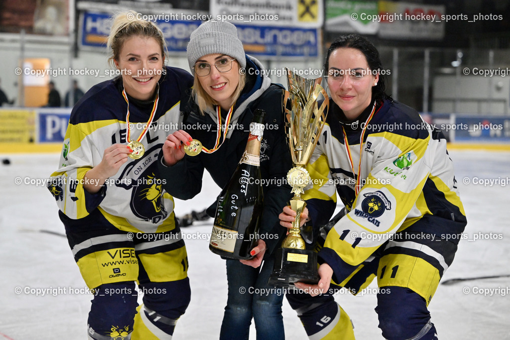 WILDCATS PATERNION & Lady Hawks Siegerehrung-Meisterfeier | #16 Anton Sandra WILDCATS PATERNION, Melanie Lesacher, #11 Tschernutter Lara WILDCATS PATERNION, WILDCATS PATERNION &amp; Lady Hawks Siegerehrung-Meisterfeier, WILDCATS PATERNION &amp; Lady Hawks Siegerehrung-Meisterfeier am 12.03.2025 in Steindorf (Ossiachersee Halle), Austria, (Photo by Bernd Stefan)
