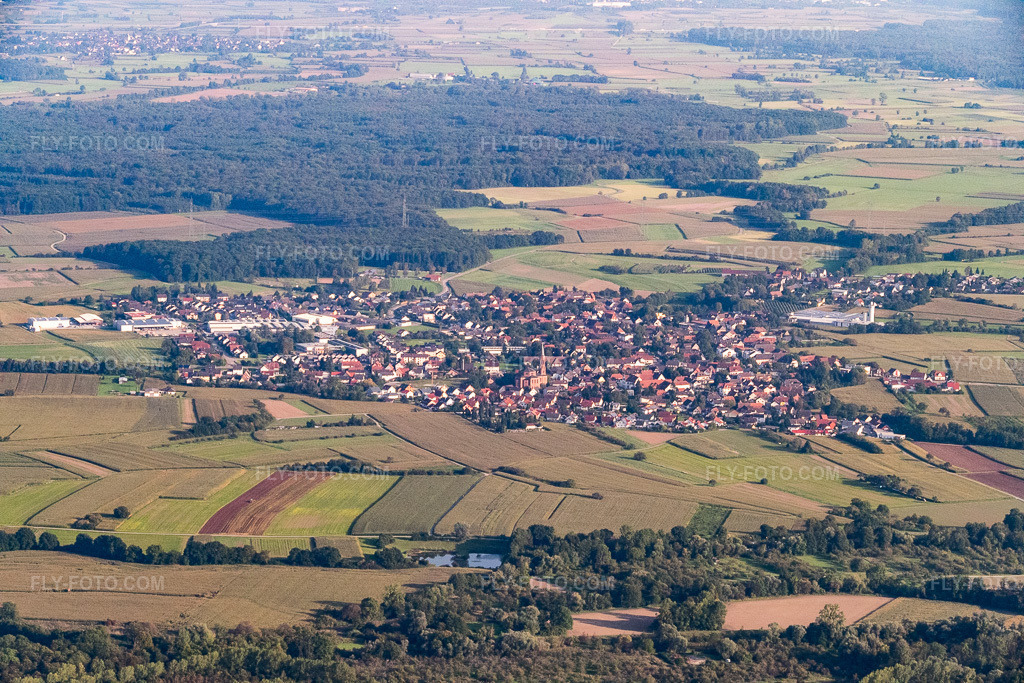 Aerial view: Rheinbischofsheim in Gambsheim in the state Bas-Rhin, France. – Photo: P1000986.jpg taken on 09/15/2014 by Werner Riehm/FLY-FOTO.com – Resolution of the original: 5472 x 3648 px