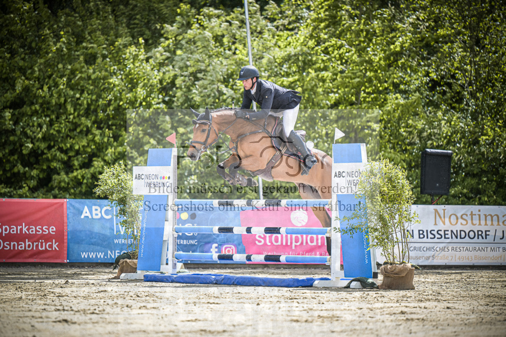 DOS_6445 | Entdecke hochwertige Reitturnierfotos von Foto Oger. Professionell, emotional und authentisch – jetzt Lieblingsmomente im Shop bestellen.Deutschlandweite Turnierfotografie. - Realisiert mit Pictrs.com