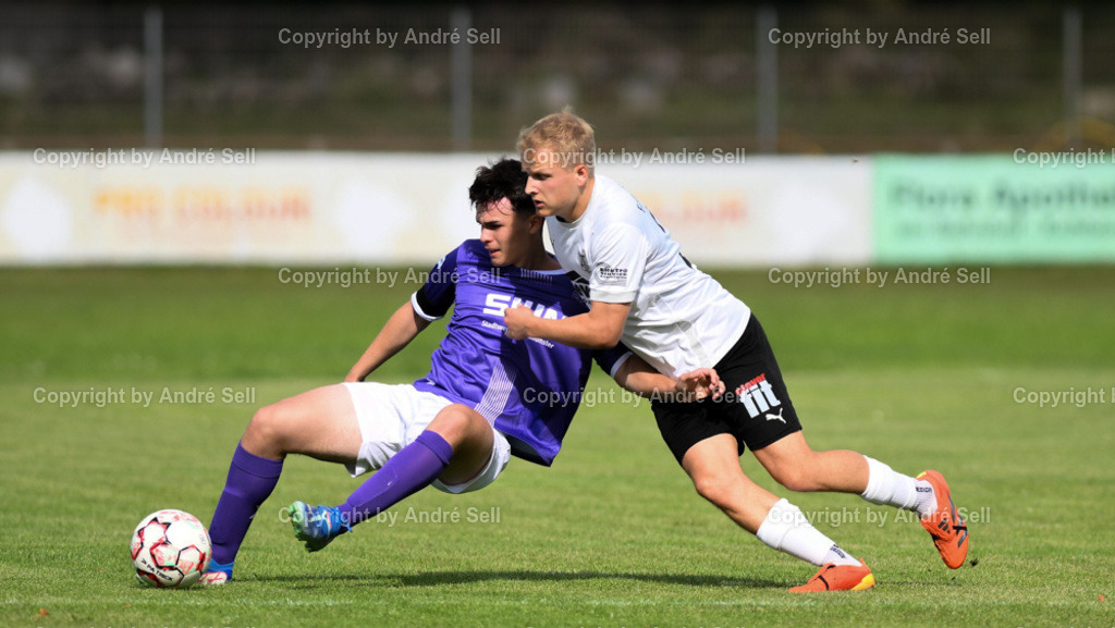 VfR Neumünster vs Eckernförder SV | Visar Mehmeti (VfR #7) / Henrik Stöterau (ESV #25) - Fußball-Oberliga Männer 2024/2025 / VfR Neumünster vs Eckernförder SV / VfR-Stadion / Neumünster / 15.09.24 - Realisiert mit Pictrs.com