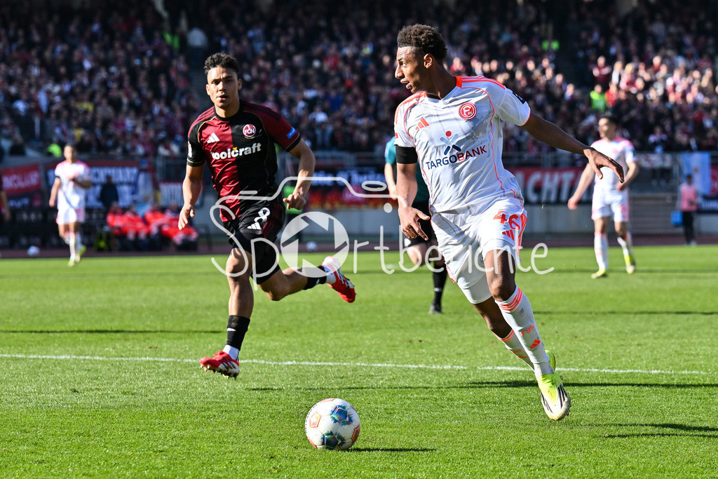 1. FC Nürnberg - Fortuna Düsseldorf | NUREMBERG, GERMANY - 07. MARCH:  im Duell Henri KOUDOSSOU (1. FC Nuremberg 8) und Sima SUSO (Fortuna Düsseldorf 46) während dem Match zwischen dem 1. FC Nürnberg und Fortuna Düsseldorf am 25. Spieltag der 2. Bundesliga im Max Morlock Stadion / DFL REGULATIONS PROHIBIT ANY USE OF PHOTOGRAPHS AS IMAGE SEQUENCES AND/OR QUASI-VIDEO