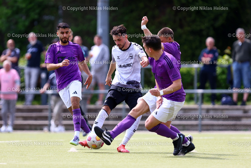 NH_HEBC_ETSVHamburg_OberligaHamburg_10052026 | #25 Bastian Stech (HEBC), #18 Muhamed Ajruli (ETSV Hamburg)Fußball I Herren I Gamesright Oberliga Hamburg I Saison 2025-2026 I 33. Spieltag I HEBC - ETSV Hamburg I 10.05.2026 I Reinmüllersportplatz